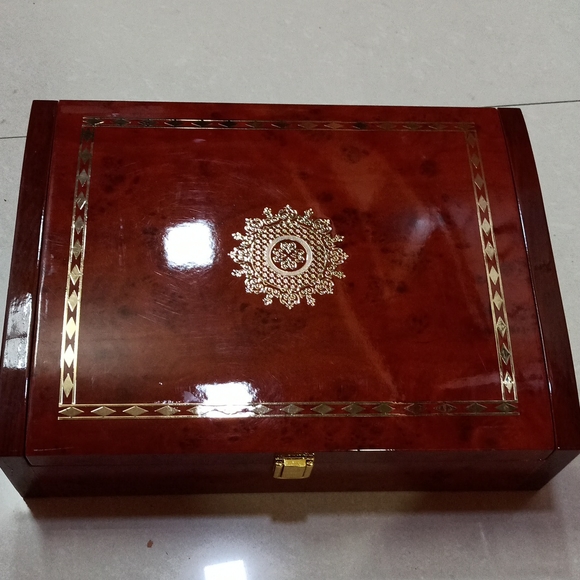 Wooden Box - Picture 7 of 11